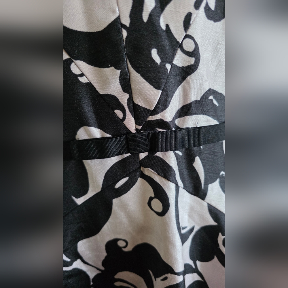 TAYLOR Elegant Black and White Floral Dress SIZE 12 - Picture 2 of 10